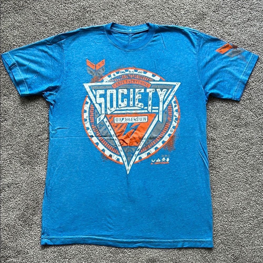 Buckle Blue and Orange Short Sleeve Tee with Modern Graphic